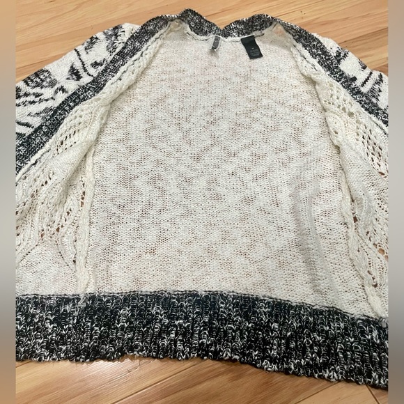 BKE 🤍 Open Weave Cardigan Sweater 🖤 - Picture 4 of 8